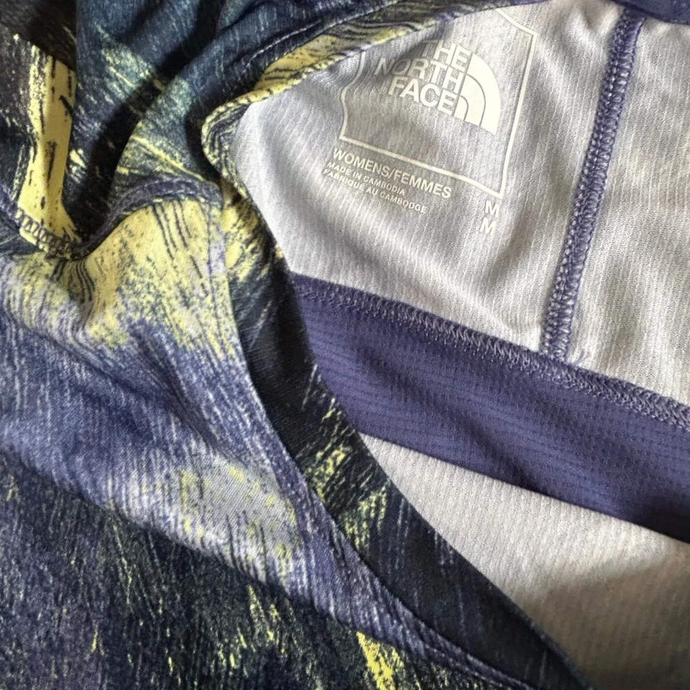 The North Face Purple And Black Abstract Activewear Tshirt For Woman Suze M - Picture 5 of 6